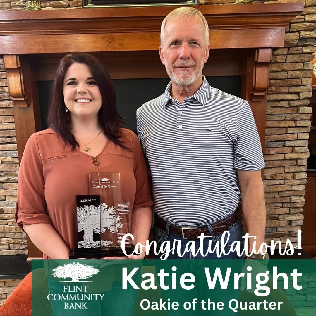 picture of Katie Wright accepting Oakie award